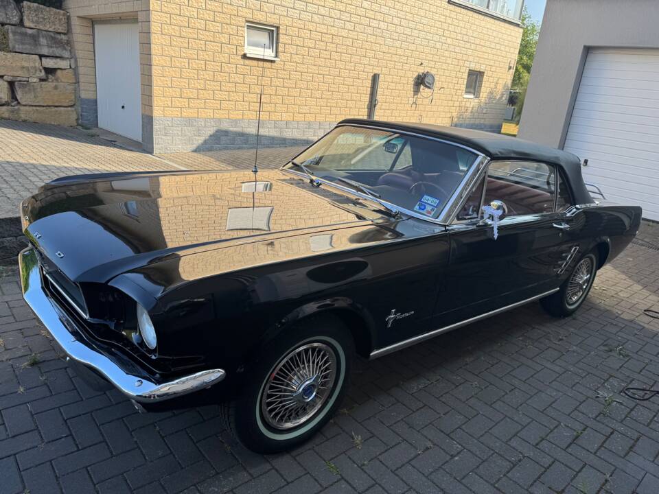Image 3/4 of Ford Mustang 200 (1966)