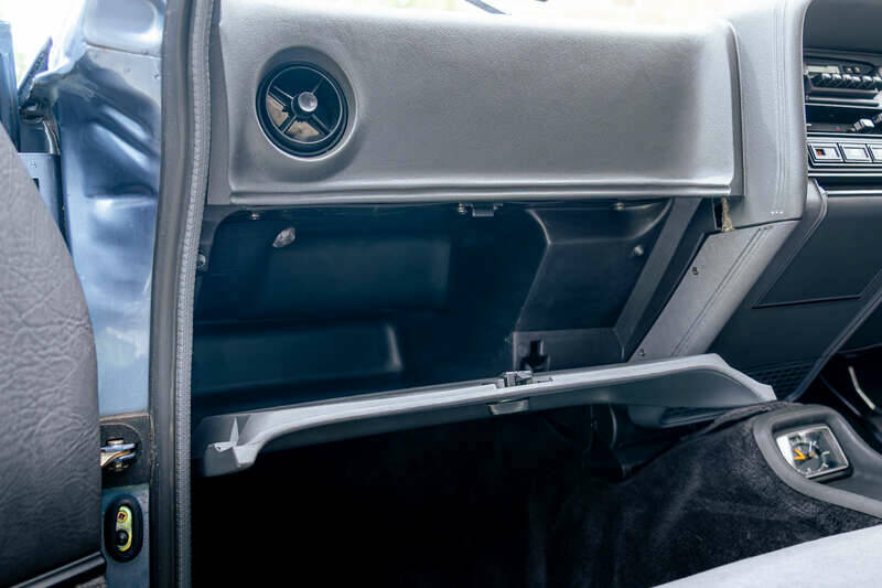Bild 16/48 von Ford Capri 2,8i (1983)