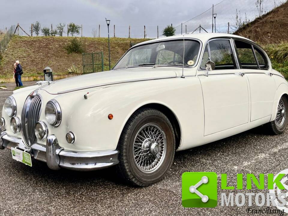 Image 4/10 of Jaguar Mk II 3.8 (1967)