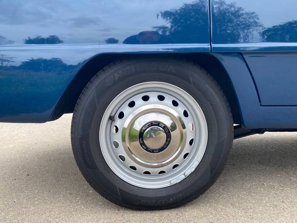 Image 27/75 of Alfa Romeo Giulia 1300 TI (1966)