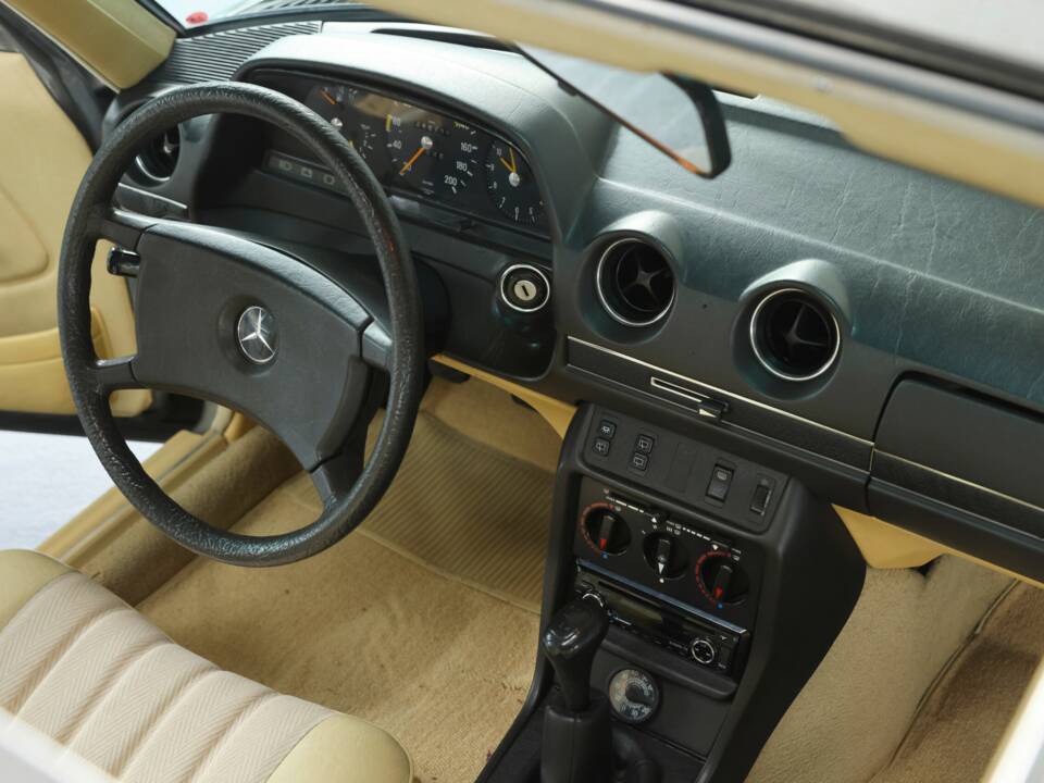 Image 27/49 of Mercedes-Benz 230 TE (1981)