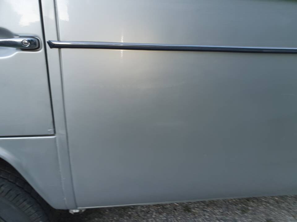 Afbeelding 2/46 van Volkswagen T2b Kombi (1979)