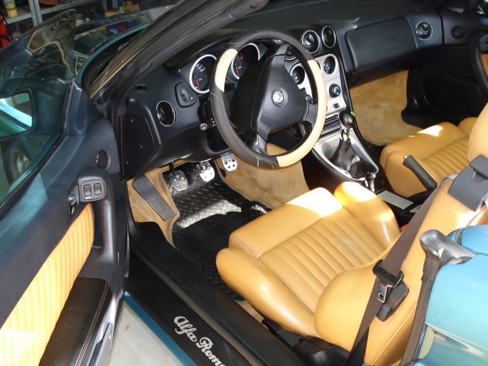 Immagine 5/8 di Alfa Romeo Spider 2.0 Twin Spark (2000)