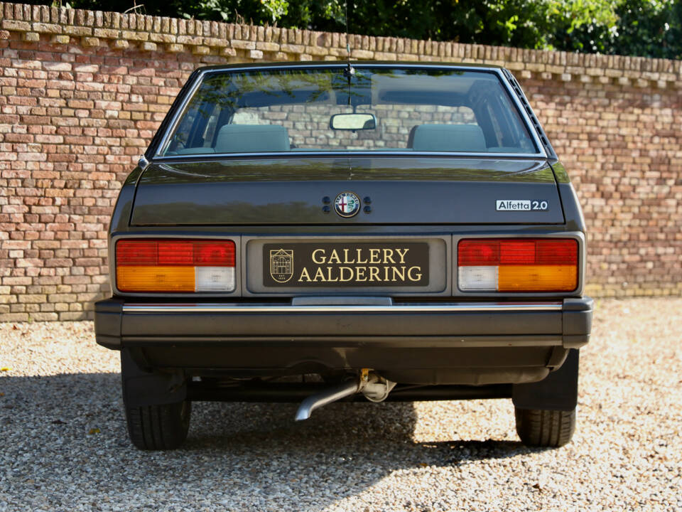 Immagine 6/50 di Alfa Romeo Alfetta 2.0 (1984)