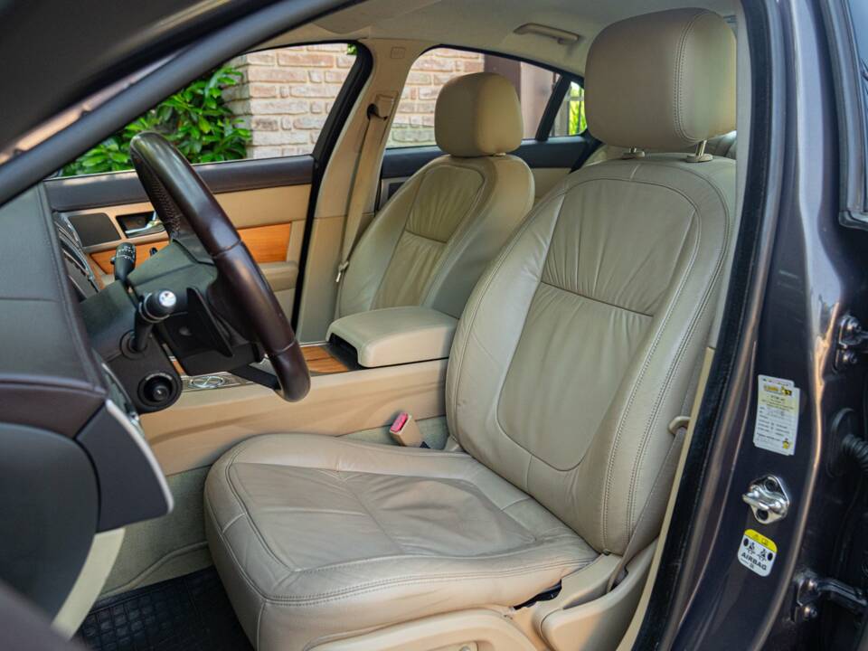 Immagine 25/50 di Jaguar XF 3.0 D-S (2008)