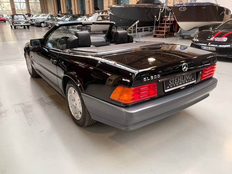 Immagine 25/53 di Mercedes-Benz 500 SL (1992)