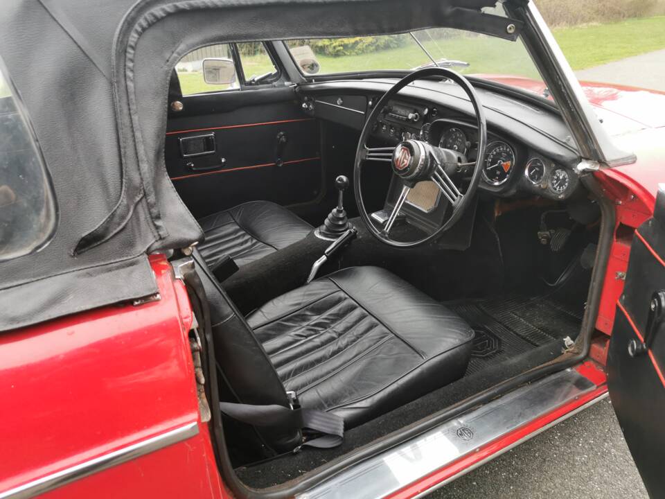 Image 5/58 of MG MGB (1968)