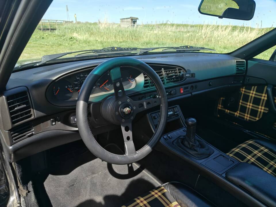 Image 4/5 of Porsche 944 Turbo (1986)