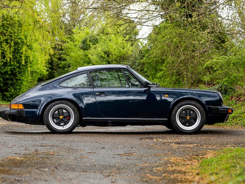 Image 2/50 of Porsche 911 Carrera 3.2 (1985)