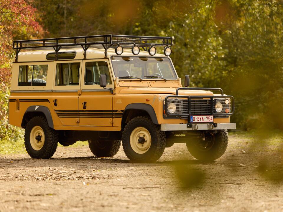 Image 14/42 of Land Rover 110 (1984)