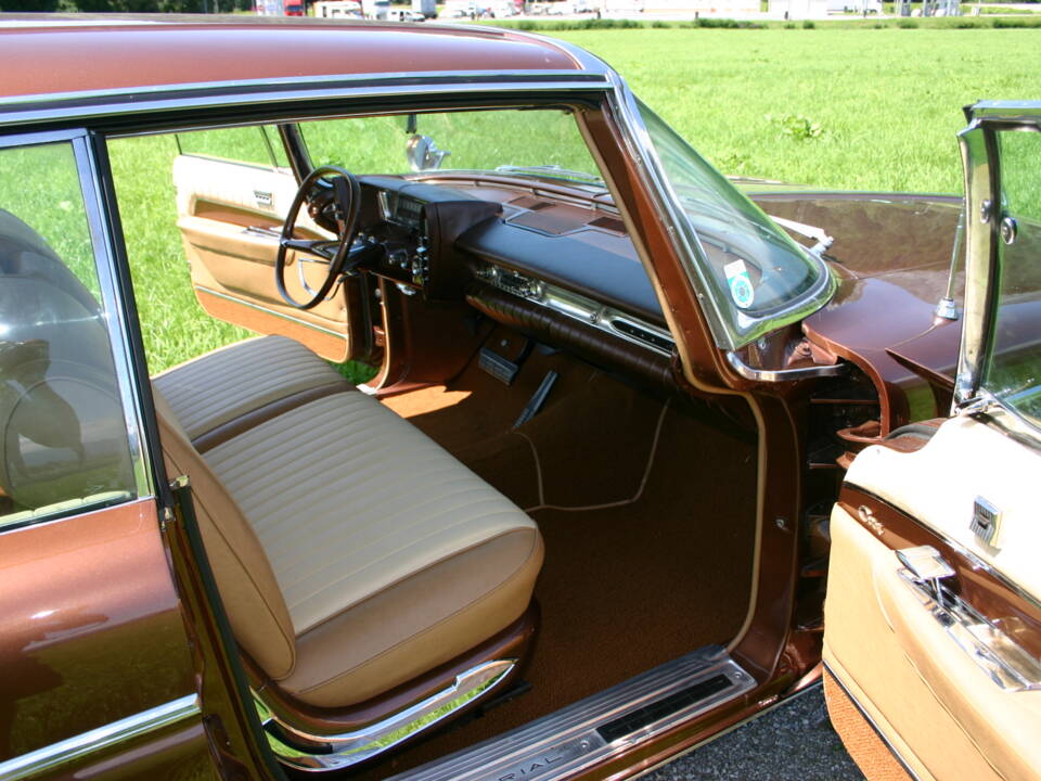 Image 10/20 of Imperial Crown Sedan (1962)