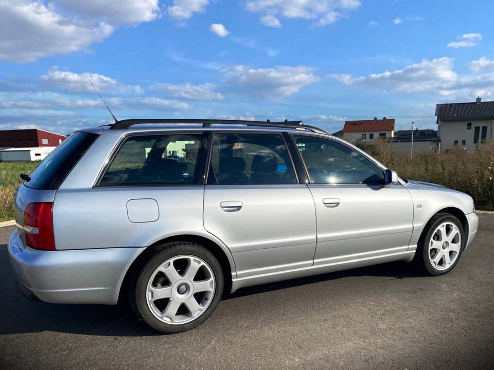 Image 7/50 of Audi S4 Avant (2001)