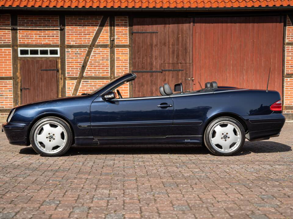 Bild 13/61 von Mercedes-Benz CLK 320 (2002)