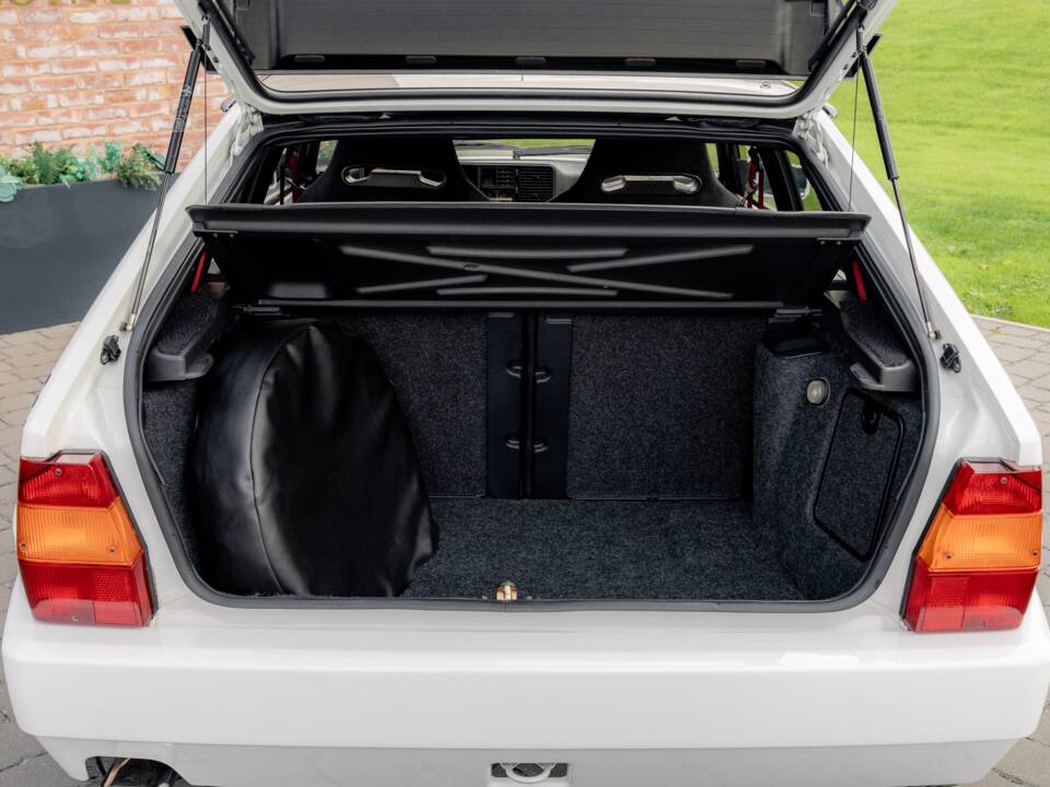 Imagen 35/96 de Lancia Delta HF Integrale Evoluzione I "Martini 5" (1992)