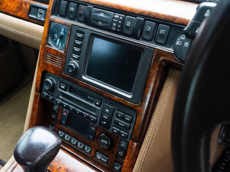 Image 14/21 of Land Rover Range Rover 4.6 HSE (2001)