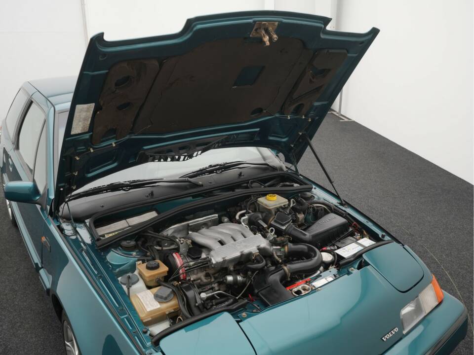 Image 29/42 of Volvo 480 Turbo (1992)