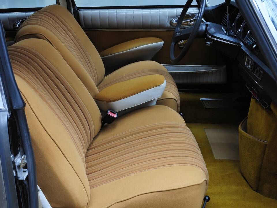 Bild 13/32 von Citroën DS 23 Pallas IE (1973)