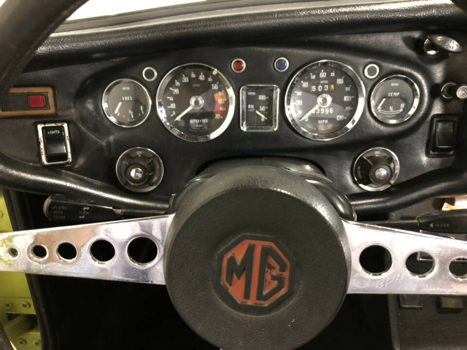 Bild 20/26 von MG MGB (1975)