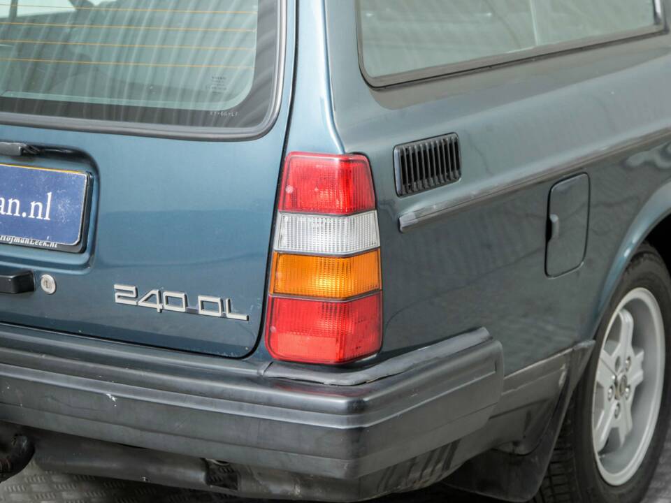 Immagine 31/50 di Volvo 240 GL (1990)