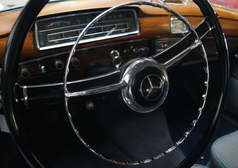 Imagen 7/50 de Mercedes-Benz 220 S (1959)