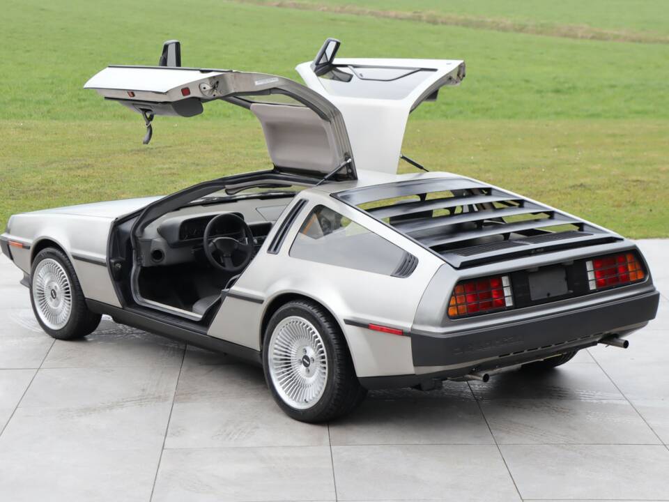 Image 2/50 de DeLorean DMC-12 (1981)