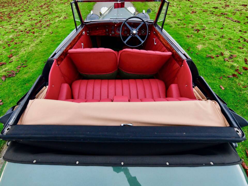 Image 24/50 of Bentley 4 1&#x2F;4 Litre (1939)