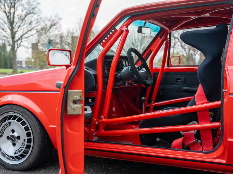 Afbeelding 15/61 van Volkswagen Golf Mk I GTI Pirelli 1.8 (1983)