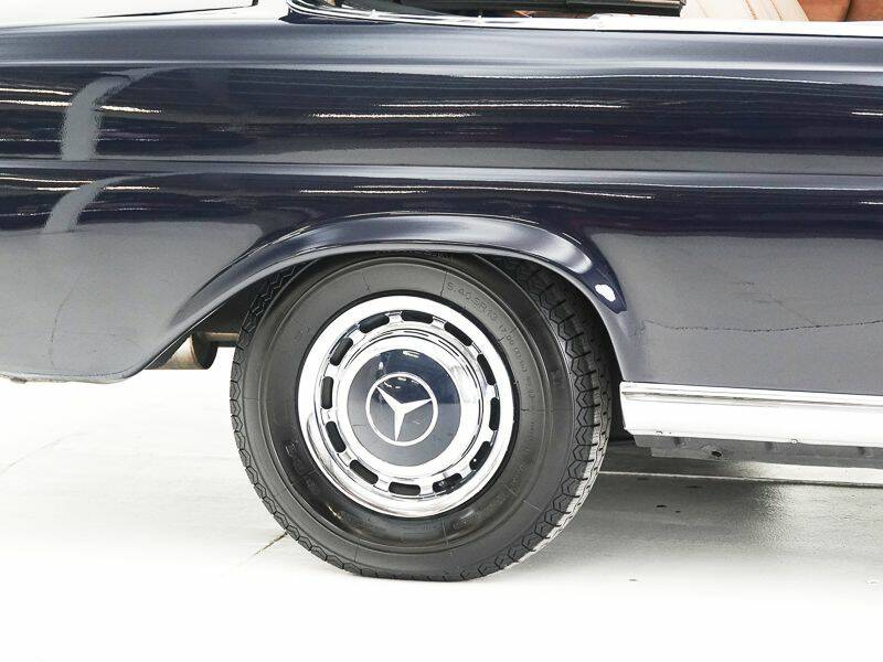 Image 12/15 of Mercedes-Benz 220 SE b (1964)