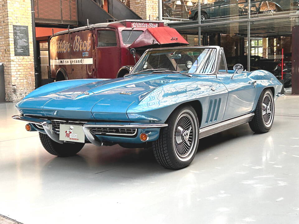 Immagine 15/41 di Chevrolet Corvette Sting Ray Convertible (1966)