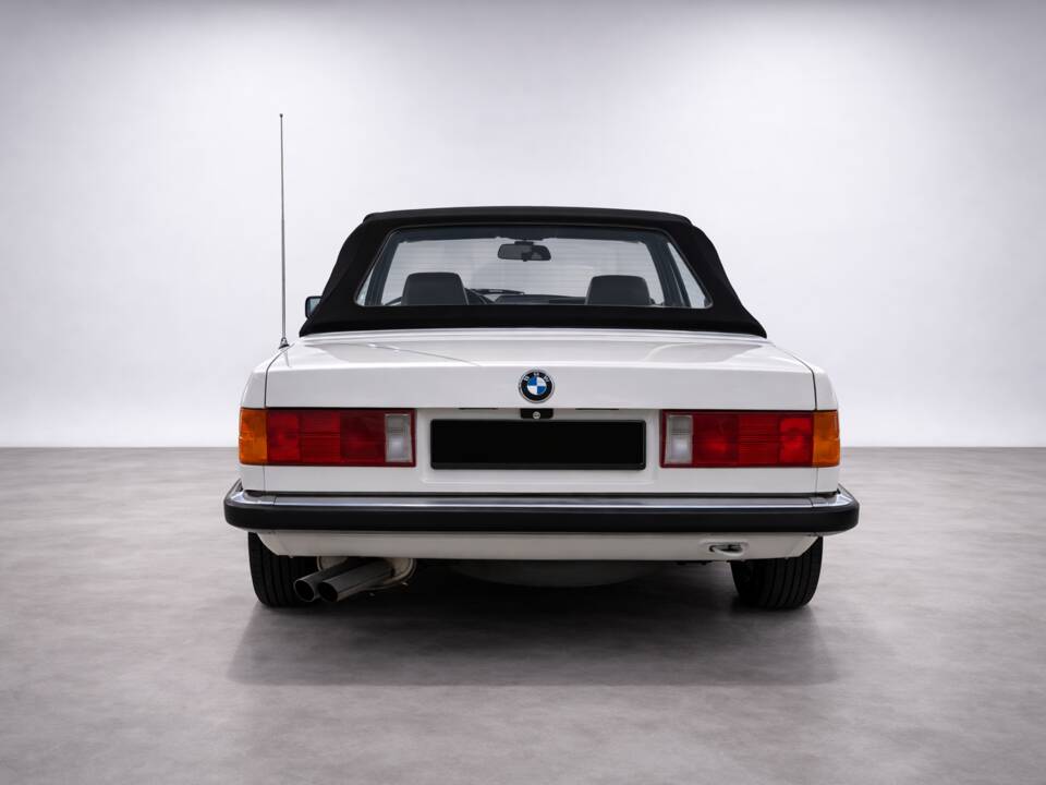 Image 6/29 of BMW 320i (1988)