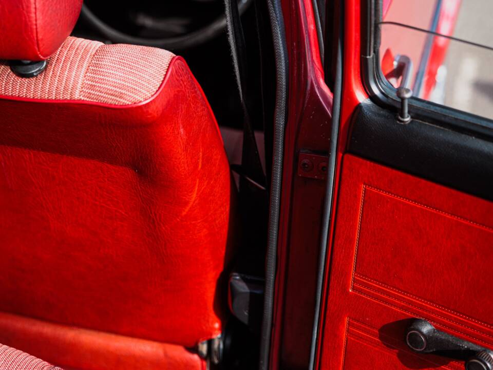 Immagine 30/50 di Volkswagen Golf I GL (1982)