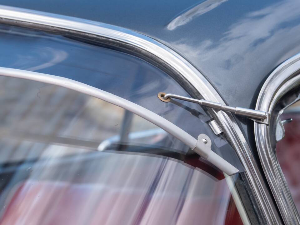 Image 41/50 of Vauxhall Cresta (1958)
