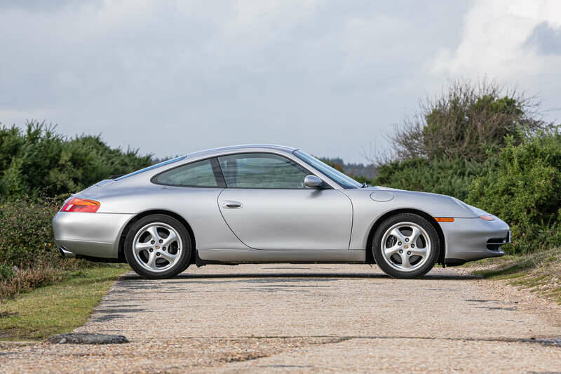 Image 5/39 of Porsche 911 Carrera (1998)