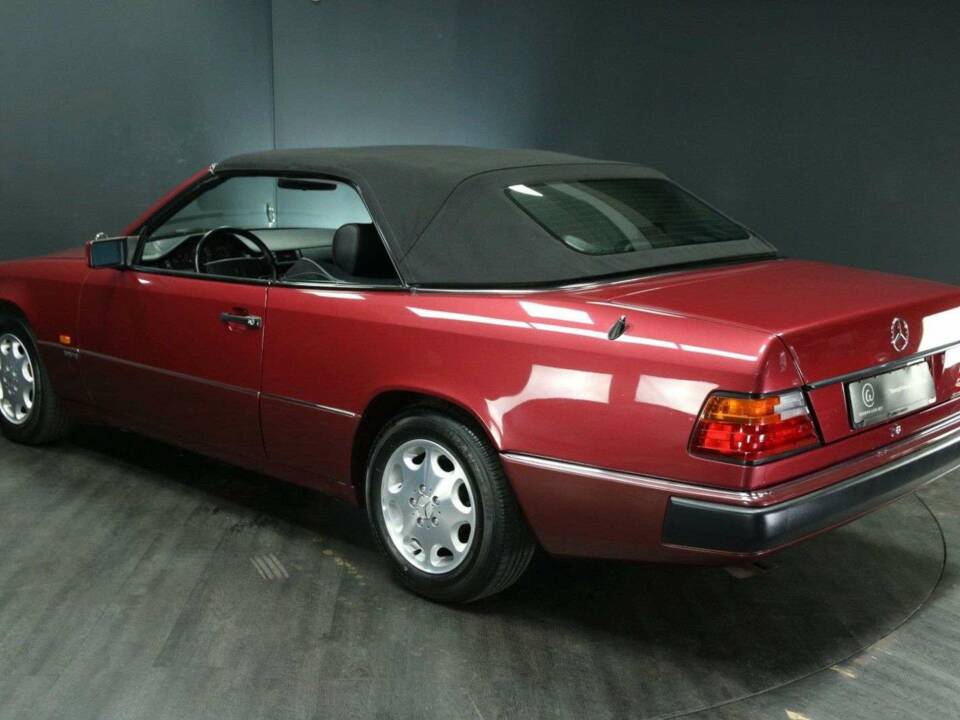 Bild 45/50 von Mercedes-Benz 300 CE-24 (1992)