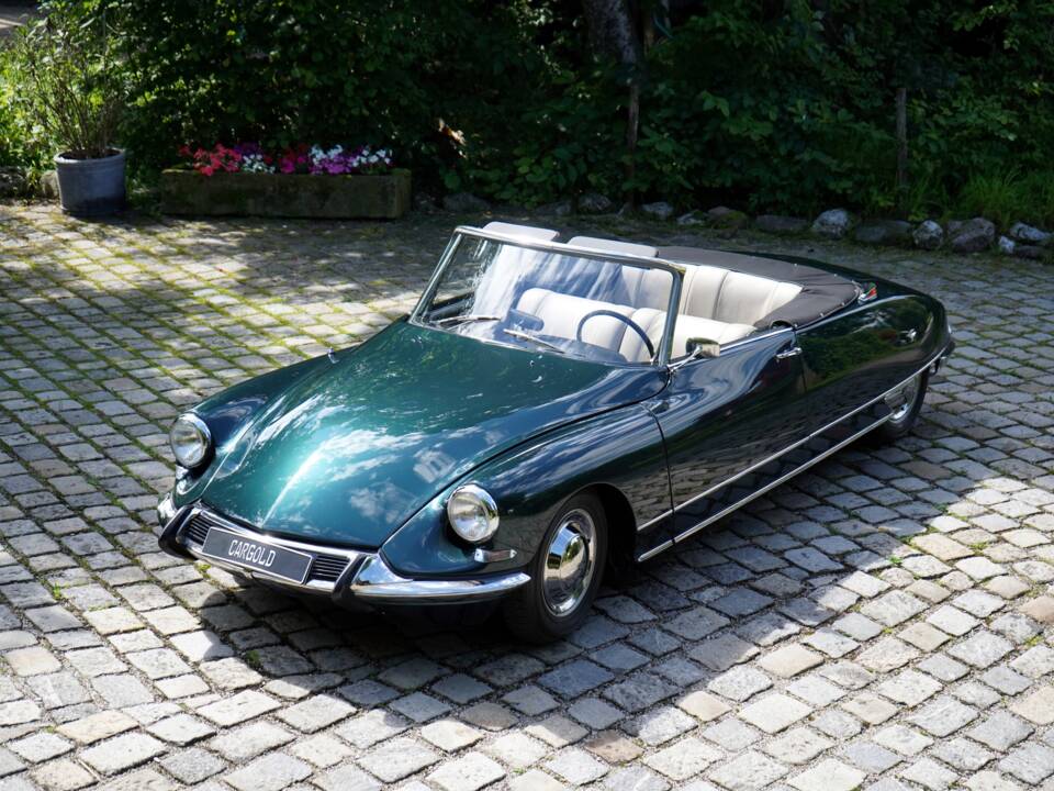 Image 21/48 de Citroën DS 19 (1963)