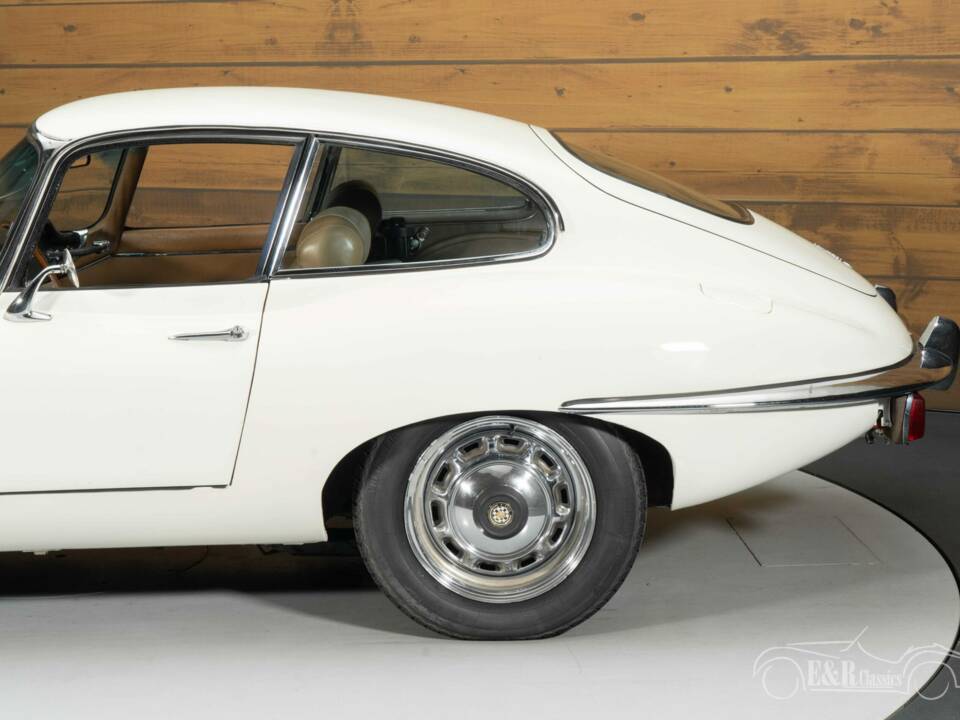 Image 8/8 of Jaguar E-Type (1969)