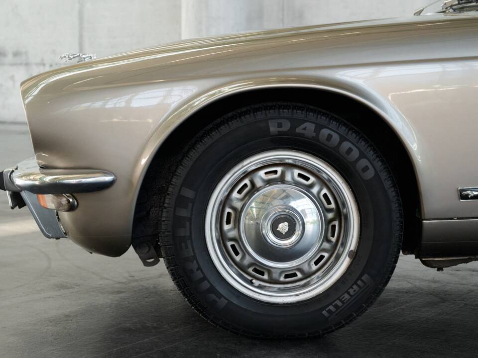 Bild 7/50 von Jaguar XJ 6 L 4.2 (1975)