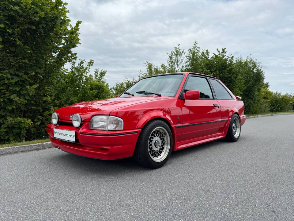 Image 2/49 of Ford Escort XR3i (1990)