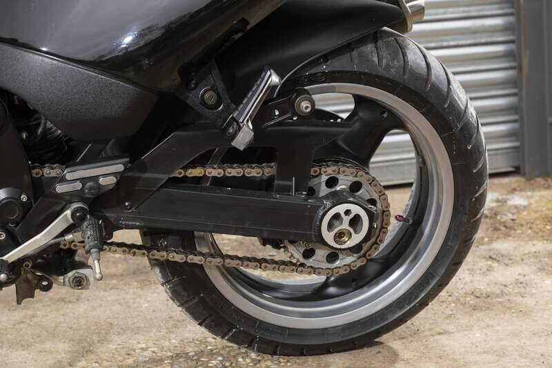 Image 32/37 of Triumph Speed Triple (1995)