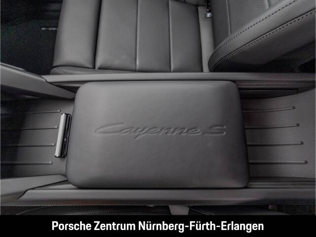 Image 34/50 of Porsche Cayenne S Electric (2026)