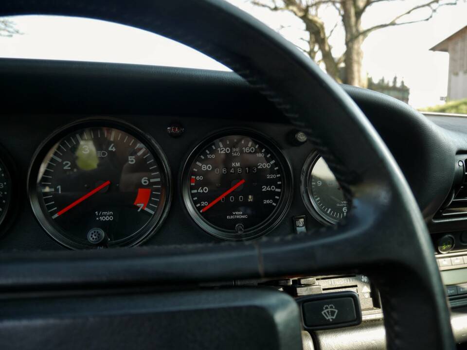Bild 19/23 von Porsche 911 Carrera 3.2 (1985)