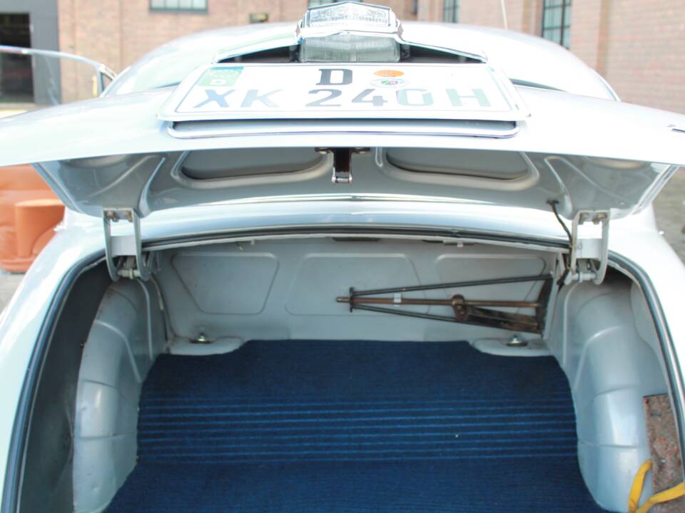 Bild 22/42 von Jaguar 240 (1968)
