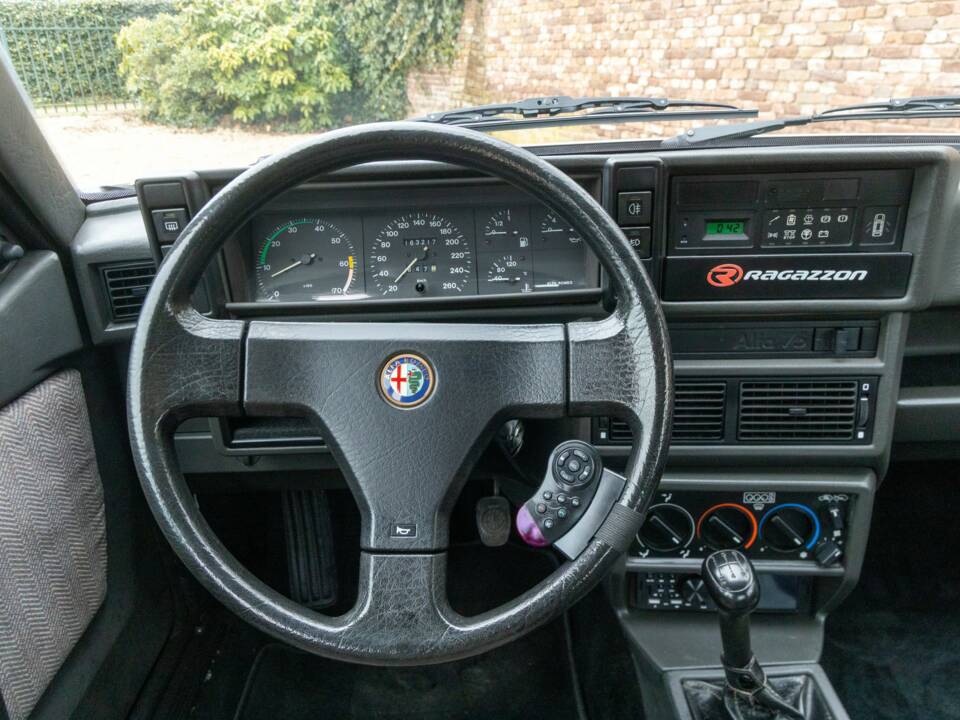 Image 41/50 of Alfa Romeo 75 2.0 Twin Spark (1988)