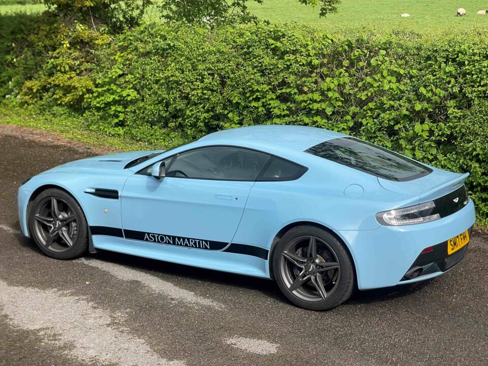 Afbeelding 2/11 van Aston Martin V8 Vantage S (2017)