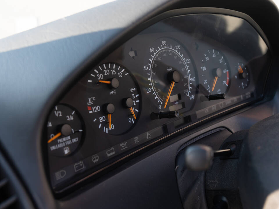 Bild 53/75 von Mercedes-Benz SL 500 (1997)