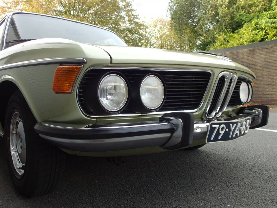 Image 12/95 de BMW 2500 (1977)