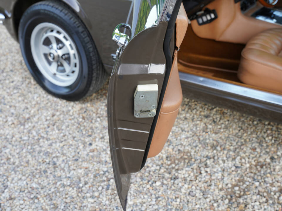 Bild 29/50 von Jaguar XJ 6 L 4.2 (1975)