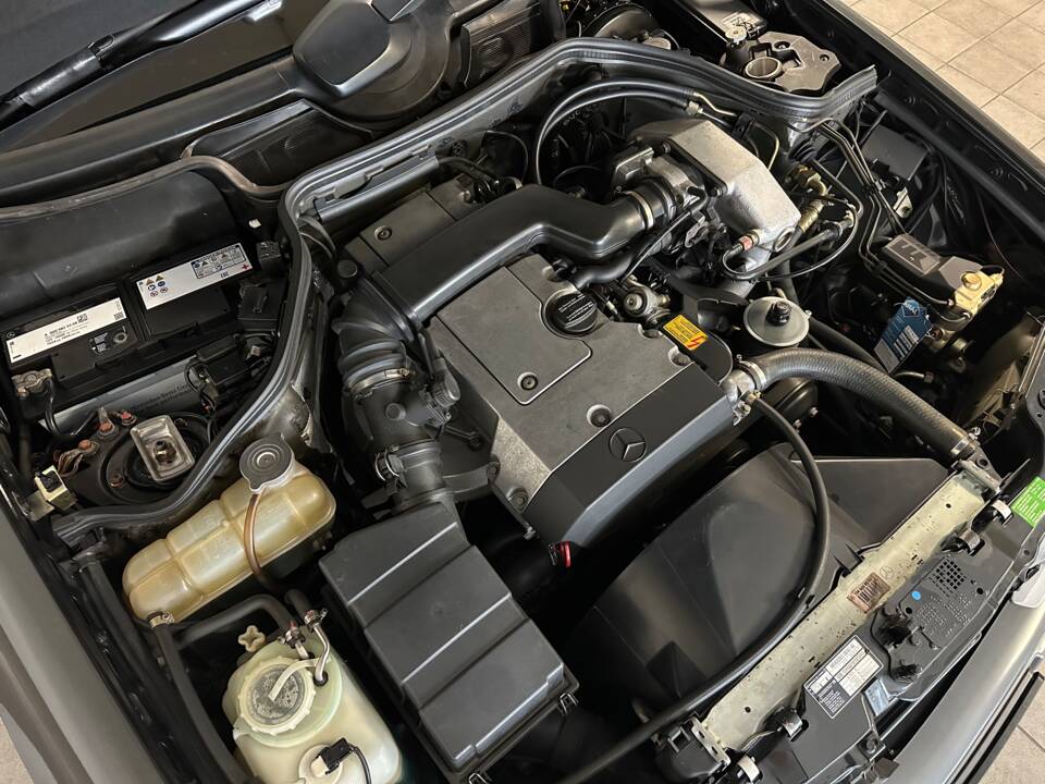 Imagen 14/14 de Mercedes-Benz E 220 (1993)