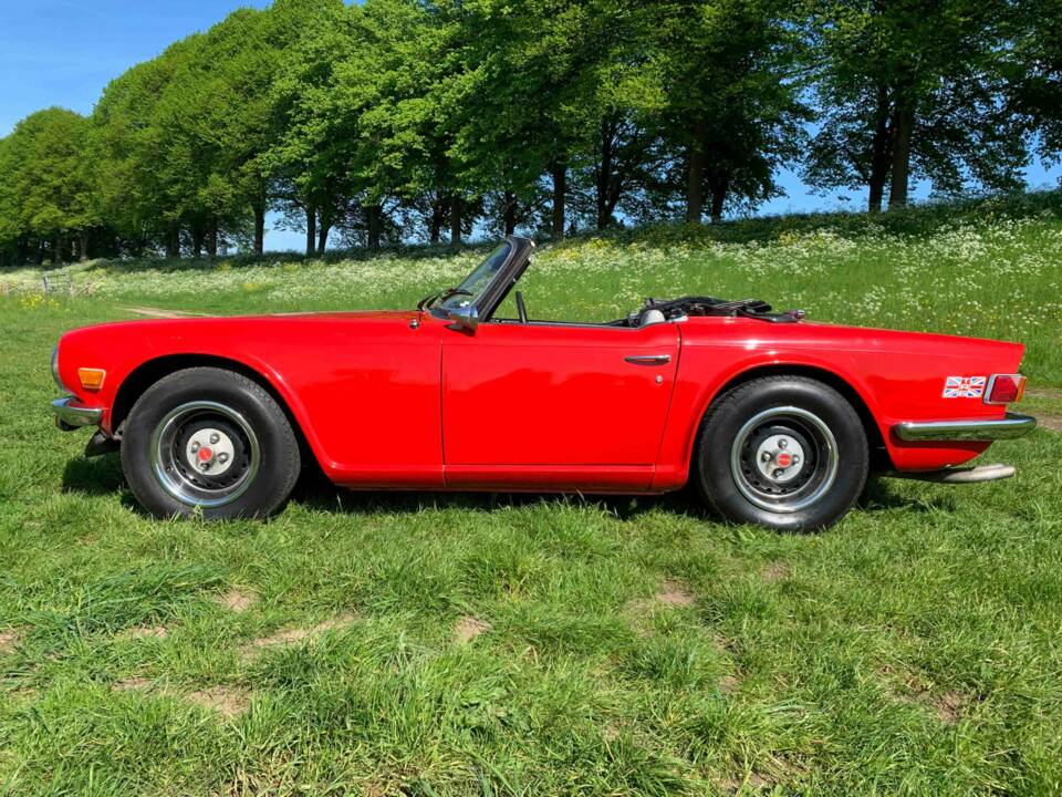 Image 2/6 de Triumph TR 6 (1976)