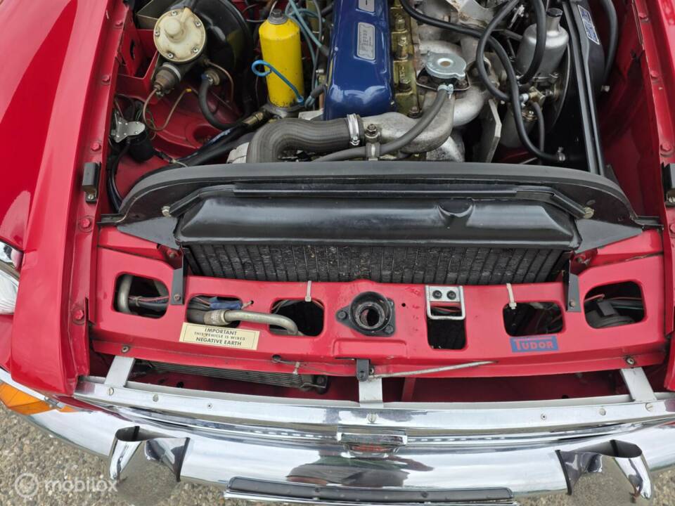 Image 35/44 of MG MGC (1969)